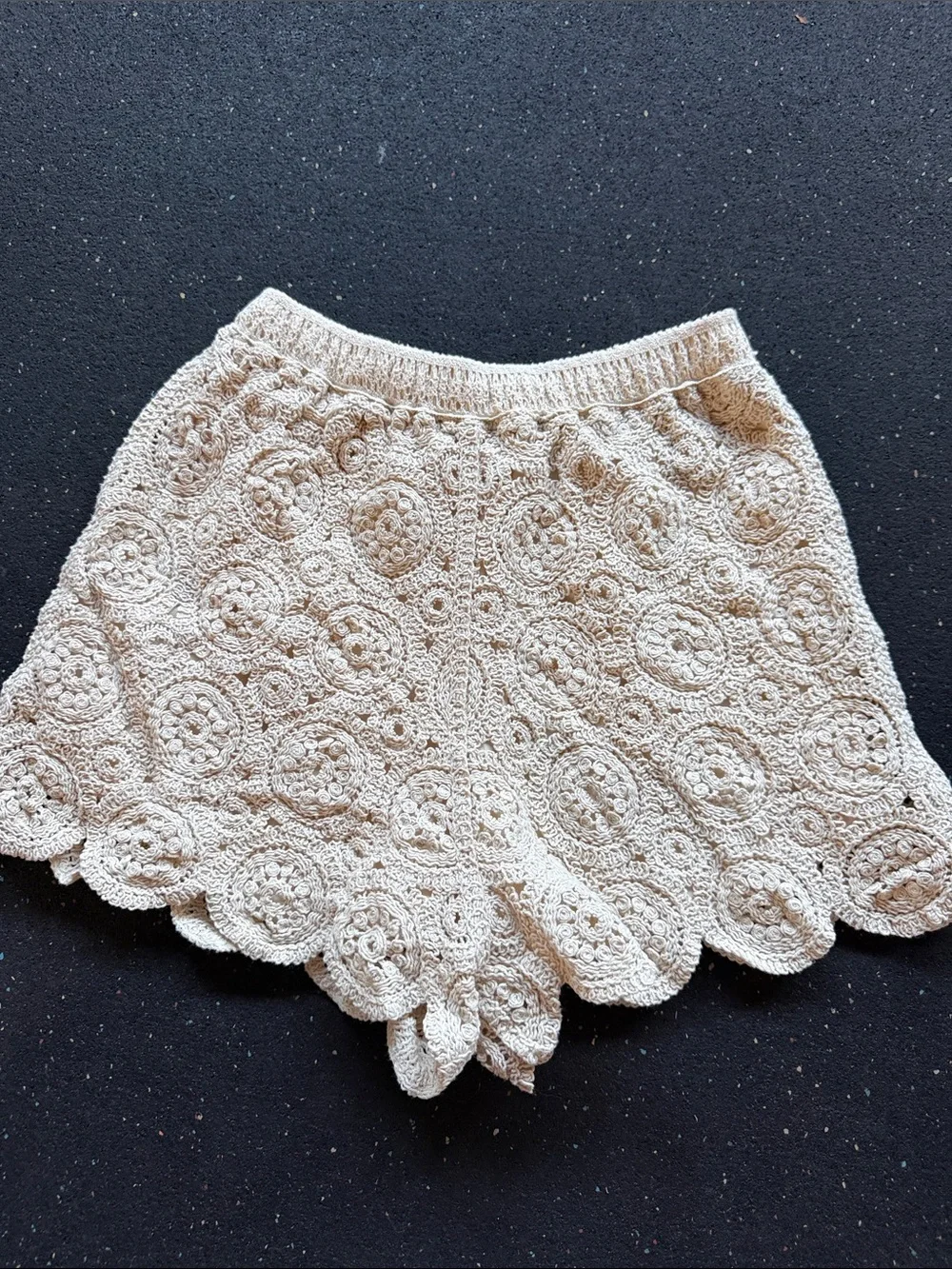 bohme Crochet Scallop Hem Shorts - Cream